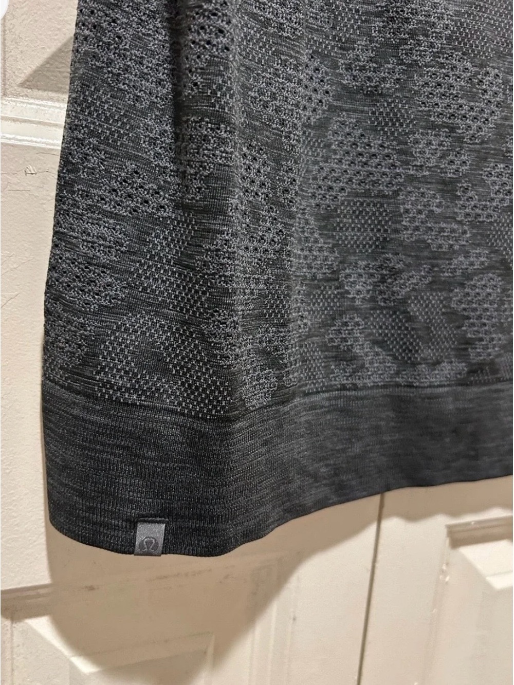 Lululemon Breeze by muscle tank size 8 - Picture 3 of 9